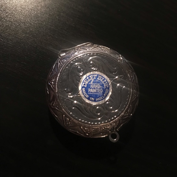 π³π± Beautiful Delft Blue Hand Painted Locket - Picture 3 of 4